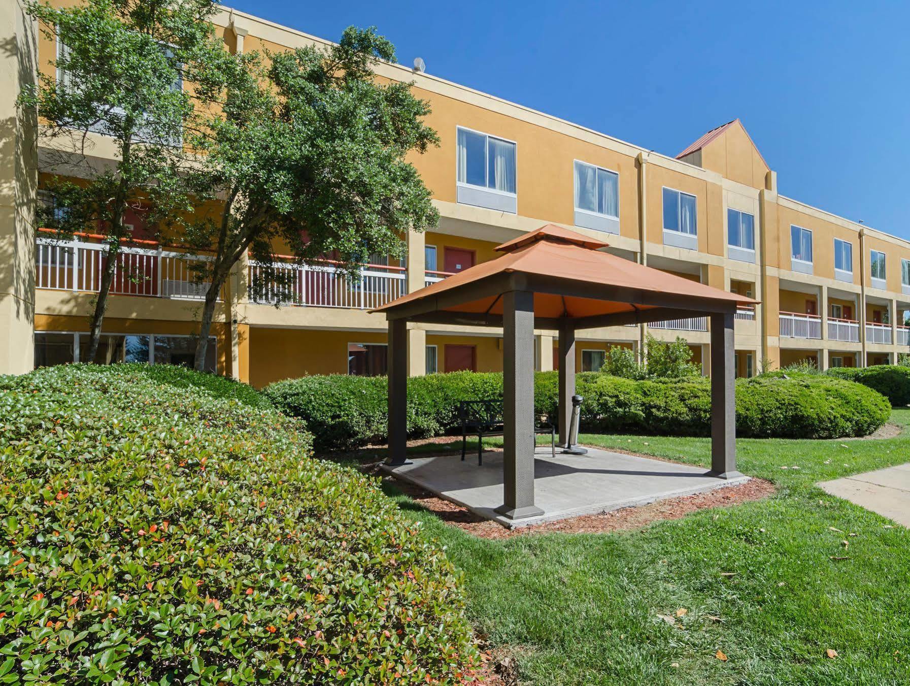 Surestay Plus Hotel By Best Western Durham Medical Center Extérieur photo